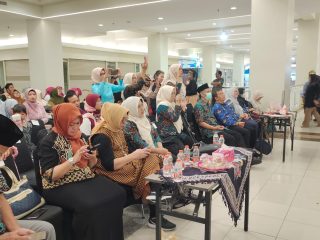 SLB Karya Mulya Surabaya Menggelar Graduation Day di Royal Plaza Surabaya