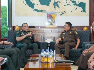 Perkuat Silaturahmi, Pangdam V/Brawijaya Terima Audiensi Kajati Jatim