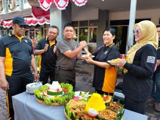 Kokohkan Sinergitas, Koramil 0830/19 Karangpilang Ikuti Olahraga Bersama Tiga Pilar Dukuh Pakis