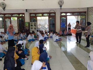 Operasi Patuh Semeru 2025 Ditlantas Polda Jatim Edukasi Pelajar Tertib Lalu Lintas