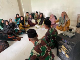 Sertu nanang, Anggota Satgas TMMD ke - 125 kodim 0814/Jombang berikan pembinaan rohani terhadap generasi muda Dan Masyarakat desa kromong Kecamatan NgusikanMinggu, 02 Agustus 2025