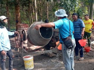 TMMD ke 125 Kodim 0814/Jombang bersama mempererat rasa persaudaraan yang semakin kokoh hubungan TNI dengan Masyarakat