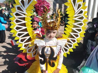 SALING CINTA ITU INDAH MELALUI FASHION FESTIVAL (MI) SUNAN AMPEL DESA ARJOSARI KEC REJOSO KAB PASURUAN
