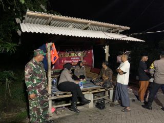 “Ayo Jogo Pasuruan”, Kades Wonokerto Inisiatif Buat Grup WhatsApp Antar-Pos Ronda Guna Percepat Informasi