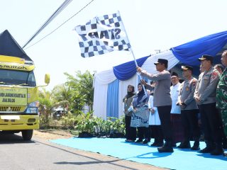 Komitmen Wujudkan Ketahanan Pangan Nasional, Kapolda Jatim Bersama Forkopimda Banyuwangi Gelar Panen Jagung Serentak 1.446 Ton