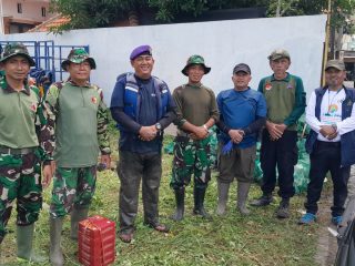 Koramil 0816/14 Taman Bersinergi Gelar Big Cleanup Sungai Tawangsari