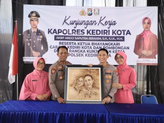 Kapolres Kediri Kota Apresiasi Kinerja Polsek Jajaran saat Kunjungan Kerja Bersama Ketua Cabang Bhayangkari Kediri Kota