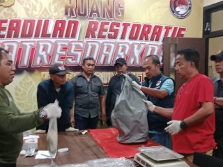 Kokain seberat 27 Kilogram Ditemukan di Pantai Kahuripan, Babinsa Sigap Amankan