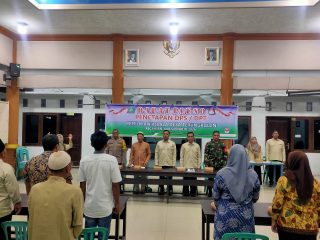 Babinsa Krian Kawal Penetapan DPT di Terungkulon, Pastikan Proses Demokrasi Berjalan Transparan
