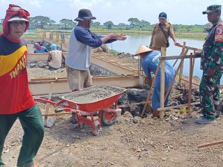 Babinsa Tanggulangin Kawal Ketat Progres Pembangunan KDKMP di Desa Penatarsewu