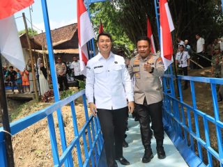 Polres Tuban Bangun Jembatan Merah Putih Presisi, Bupati : Berkat Kepedulian dan Kehadiran Polri di Tengah Masyarakat