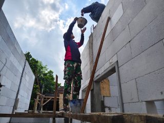 Rumah Bapak Lulus, Mulai Terbangun Dari Gotong Royong‎