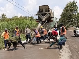 Pengejaran Target Rigid Beton Ruas Jalan Mantup-Ayamalas