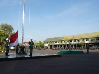 Upacara Bendera Mingguan Makodam V/Brawijaya Perkuat Nasionalisme Prajurit dan Profesionalisme Pengabdian Negara