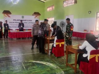 TNI-Polri Kawal Ketat Ujian Perangkat Desa di Trenggalek