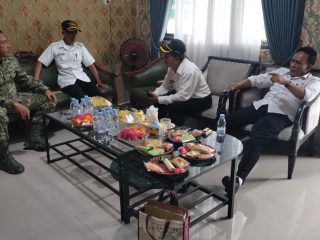 Babinsa Waru Dampingi Peninjauan Dapur SPPG Tambaksumur