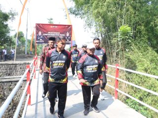 Polres Blitar Kota Resmikan Jembatan Merah Putih Presisi Penghubung Dua Desa
