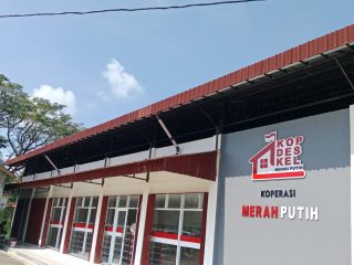 Diduga Akibat Cuaca, Kanopi KDMP Pangeleyan Bangkalan alami kerusakan. Dandim pastikan Situasi Kondusif