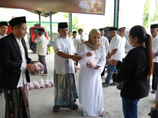 Berbagi Berkah Idul Adha, Kodim 0816/Sidoarjo Salurkan Daging Qurban kepada Warga