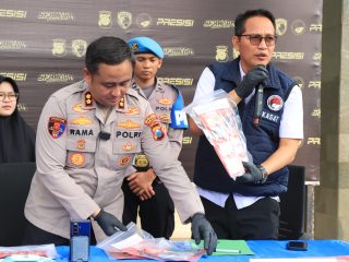 Polres Gresik Bongkar Jaringan Narkoba Amankan 2 Tersangka Pengedar dan 209 Gram Sabu