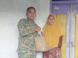 Dari Barang Bekas Jadi Sembako untuk Lansia, Ada Sosok Sertu Nurdin di Balik Aksi Warga Dagangan