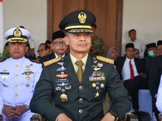 Pancasila Pemersatu Bangsa: Upacara Hari Lahir Pancasila 2026 di Surabaya, Kasdam V/Brawijaya Turut Berpartisipasi.