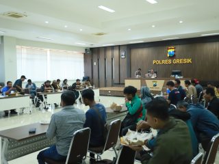 Polres Gresik Gelar Piramida, Perkuat Sinergi Melalui "Ngopi Bareng Media"