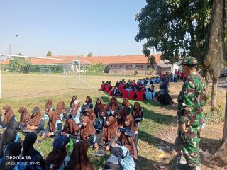 Tanamkan Disiplin Sejak Dini, Koramil 0816/18 Sedati Bekali Siswa MPLS dengan Latihan PBB