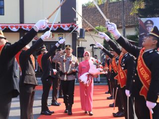Prosesi Adat dan Tradisi Kepolisian Warnai Penyambutan AKBP Kresno Wisnu Putranto di Polres Kediri Kota