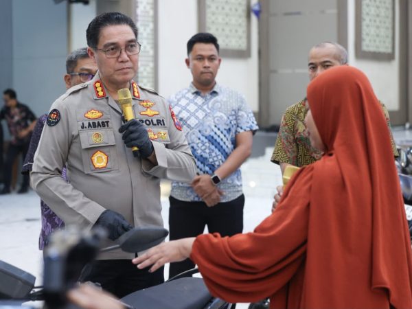 Polda Jatim Kembalikan Mobil dan Motor Hasil Ungkap Kasus Curanmor kepada Para Korban Tanpa Biaya