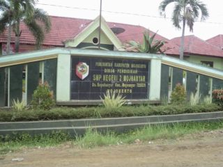Bangunan rehabilitasi SMPN 2 mojoanyar layak mendapat acungan jempol