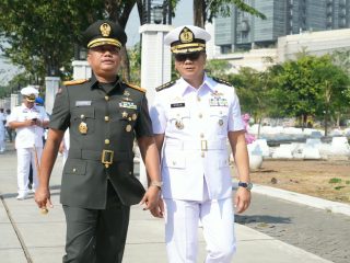 Ziarah HUT Ke-81 TNI AL, Danrem Bhaskara Jaya: Mengingat Jasa Pahlawan, Meneguhkan Pengabdian untuk Negeri.