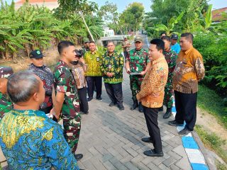 Bupati Sidoarjo dan Dandim Tinjau Lahan Rencana Kompi Produksi di Sawotratap