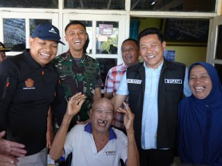 Bupati dan Dandim Sidoarjo Sambangi Warga, Peduli RTLH dan Salurkan Bantuan