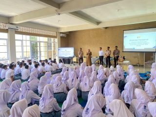 Wujudkan Generasi Muda Cerdas Digital, Polres Jombang Edukasi Paham AI
