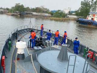 Gelombang Kurang Bersahabat, Kapal Polri Tetap Sisir Laut Bersama Tim Sar Cari Korban Km Virgo Transport 8