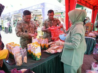 Saat Bazar Murah Menjadi Wujud Nyata,Danrem Bhaskara Jaya : TNI Hadir di Tengah Rakyat.