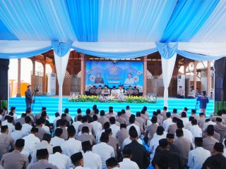 Ngaji Gus Baha Satukan Santri dan Jajaran Polri Se-Indonesia, 42 Ribu Peserta Gaungkan Semangat Kebangsaan