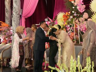 Silaturahmi di Hari Bahagia, Danrem Bhaskara Jaya Doakan Pernikahan Putra Brigjen TNI (Purn) Didik Hartanto.