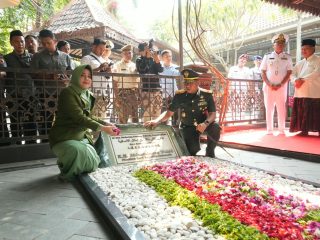 *Jelang HUT ke-81 TNI, Ziarah ke Makam Gus Dur Jadi Napak Tilas Nilai Pengabdian*