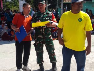 Jalan Sehat dan Undian Doorprize di Watesari, Babinsa Dukung Optimalisasi PBB-P2