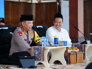 Kapolri Bersama Gus Baha: Jaga Persatuan agar Indonesia Terus Tumbuh dan Maju