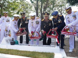Ziarah Nasional HUT TNI ke-81 Tahun 2026 di TMP 10 November Surabaya, TNI Teguhkan Nilai Pengabdian