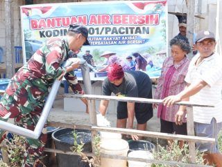 85.000 Ribu Liter Air Bersih Disalurkan Serentak di Wilayah Korem 081/DSJ