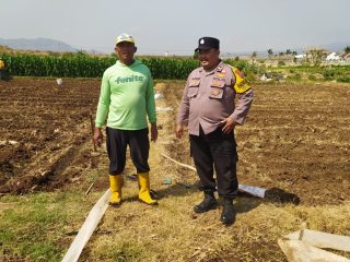 Lahan Tak Harus Luas, Bhabinkamtibmas Polsek Tarokan Dorong Warga Perkuat Ketahanan Pangan