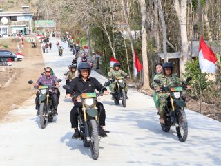 Perkuat Akses Warga, Karya Bakti TNI Bangun Jalan Beton di Desa Manding