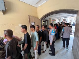 Hangatnya Jumat Berkah di Polres Kediri Kota, Polisi dan Warga Duduk Bersama