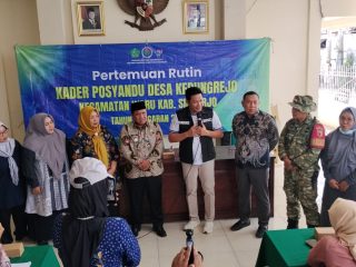 Babinsa Waru Dampingi Penyerahan Kursi Roda untuk Warga Kedungrejo