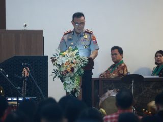 Wakapolda Jatim Gelar Minggu Kasih di GKJW Waru Sidoarjo, Ingatkan Bahaya Hoaks dan Bullying